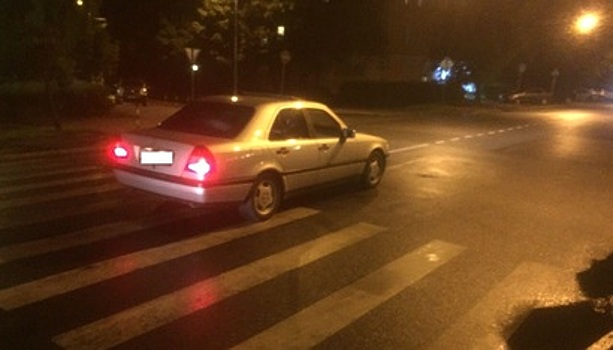 Автомобилистка за рулём Mercedes сбила 22-летнюю калининградку на "зебре"
