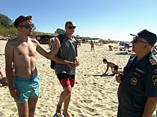 Сотрудники МЧС проводят рейды по диким и официальным пляжам