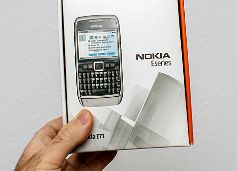 Новый QWERTY-смартфон Nokia E71 поступил в продажу