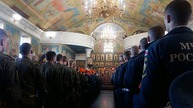 Митрополит Кирилл провёл в Екатеринбурге богослужение с участием военнослужащих и ветеранов