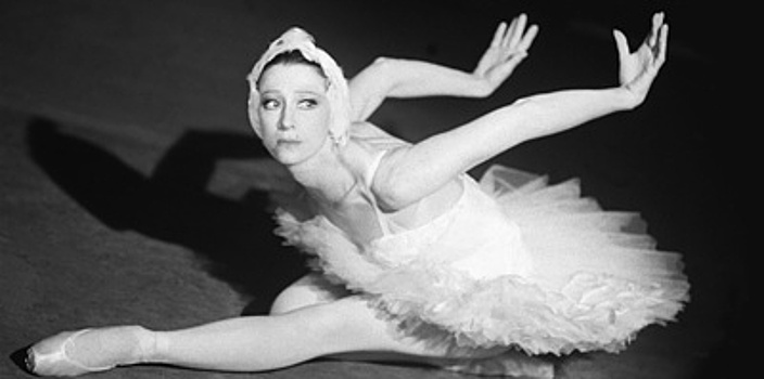 Как балерина сбежала от КГБ. Отрывок из книги о Майе Плисецкой