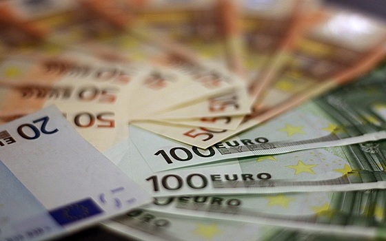 Курсы доллара и евро достигли рекордных значений 7 марта