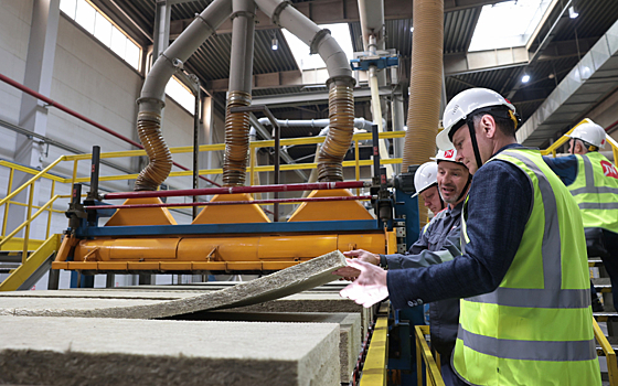 Губернатор Ростовской области посетил завод каменной ваты ТЕХНОНИКОЛЬ