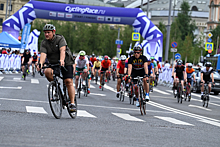 Более 300 велогонщиков приняли участие в гонке у стен московского Кремля