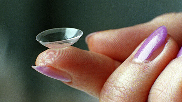 Появились первые в мире лечащие контактные линзы