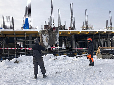 Общественники Жигулевска проверили, как в городе строится новый детский сад 