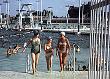 «Самые знатные купания были при Брежневе»: где и как москвичи спасались от жары до революции и при советской власти