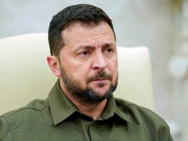 Песков заявил, что СВР говорит о замене Зеленского на основе «специфической информации»