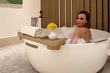 46-летняя Анфиса Чехова снялась топлес в ванной