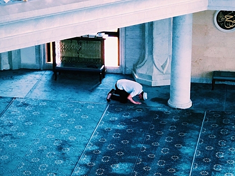 Верховный муфтий России призвал избегать публичного намаза ради добрососедства