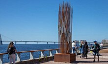 На берегу залива в Петербурге скульптура превращает ветер в онлайн-музыку