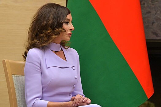 Первый вице-президент Азербайджана удостоена папского рыцарского ордена