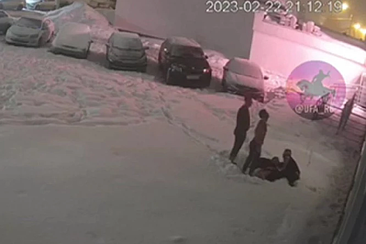 Жительница Уфы выжила после падения с десятого этажа