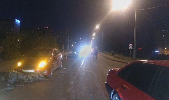 В Воронеже двое школьников попали в больницу, спровоцировав ДТП с участием двух машин и мопеда