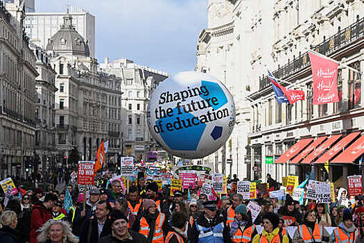 Британский парламент выступил против подавления забастовок