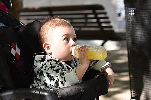 Найдена связь между фруктовым соком и развитием астмы у детей