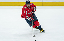 Овечкин забросил шайбу в шестом матче НХЛ подряд, отставание от Гретцки - 58 голов