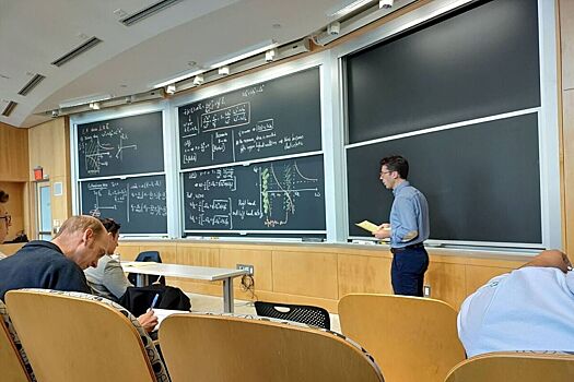 Неизвестный застрелил ученого-ядерщика в его доме