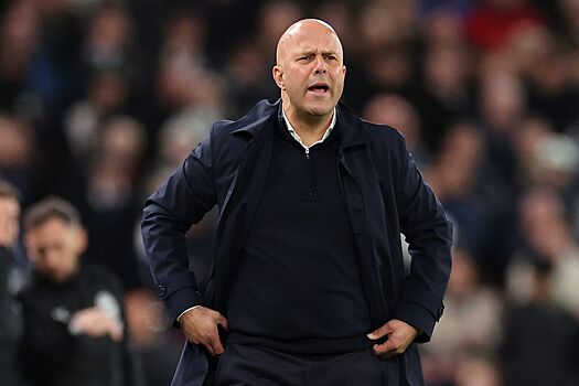 «Вопросов много. Слот всё ещё пытается на них ответить». Невилл — о тренере «Ливерпуля»