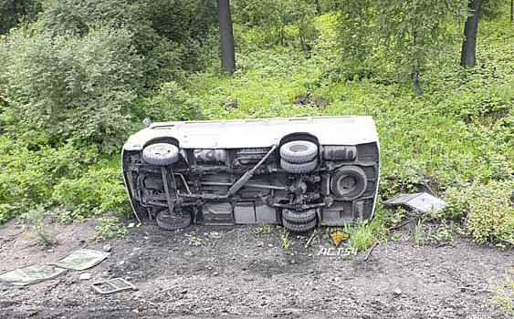 Автобус с рабочими угольного разреза перевернулся в Искитимском районе