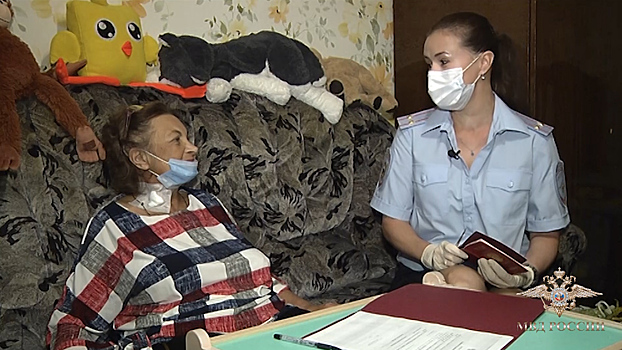 Полицейские помогли получить российское гражданство пенсионерке, нуждающейся в срочном лечении