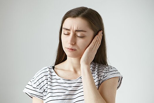 Эксперт рассказал, о каких заболеваниях может свидетельствовать ушная боль