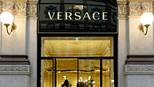 Versace вслед за Kering и LVMH пожертвовали крупную сумму на борьбу с коронавирусом