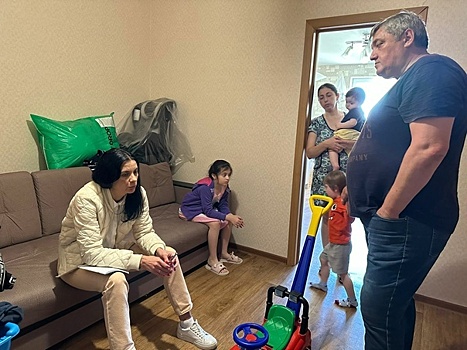 Татьяна Гриневич помогла семье из Мариуполя подготовить детей к школе