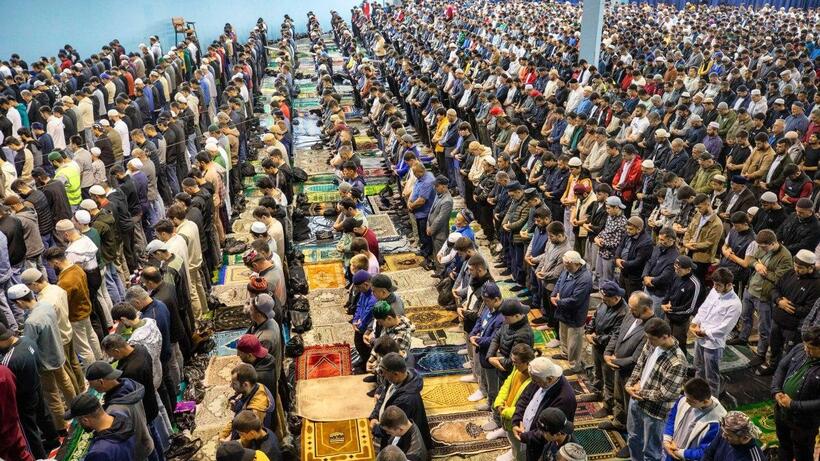Более 14 тыс. мусульман отпраздновали Курбан‑байрам праздничной молитвой в Подольске
