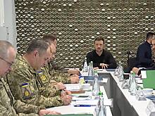 Зеленский встретился с военными ВСУ на приграничной территории