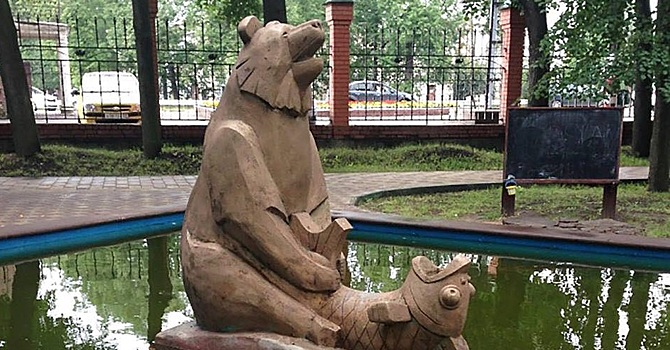 «Смелое исполнение»: скульптура в филиале «Лимпопо» поразила блогера Варламова двояким смыслом
