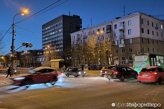 На одном из ключевых перекрестков в Екатеринбурге выключились светофоры