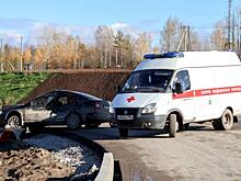 В Новосибирске водитель легковушки врезался в скорую: медики в тяжелом состоянии