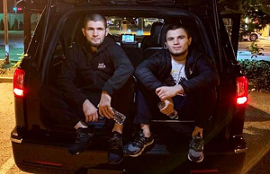 Ломаченко дрифтует в Одессе, Хабиб и Умар в багажнике авто, лучшие нокауты года от WBC — соцсети