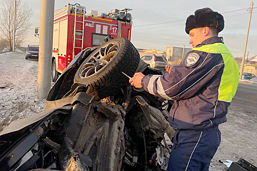 В Красноярске ученик автошколы погиб при столкновении иномарки со столбом ЛЭП