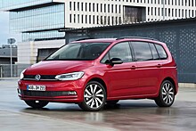 VW Touran отмечает 20-летие обновками: больше сенсоров в салоне и богаче оснащение