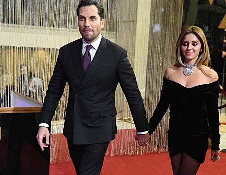 «Всем добра»: Ревва запечатлелся с красавицей-женой и дочками во время отпуска в Дубае