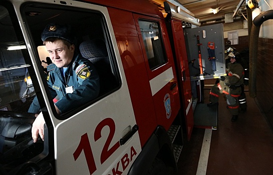 В Красноярске ликвидировали крупный пожар на складе сантехники