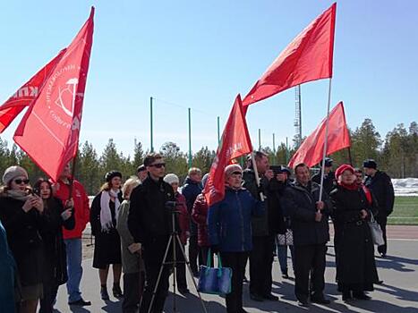 В Ноябрьске прошел митинг против увольнений и сокращений работников