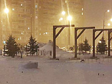 Пользователи Сети удивились «виселицам» в московском дворе