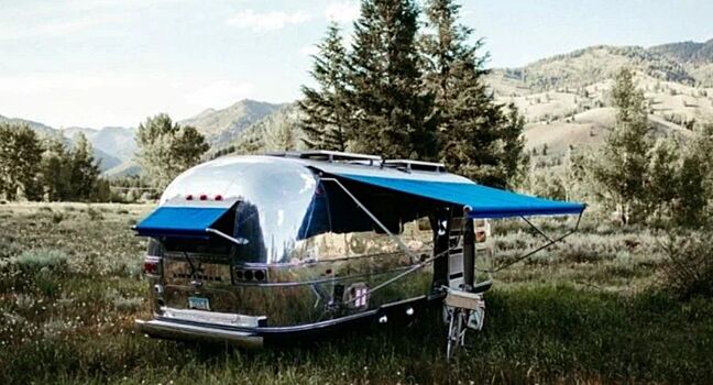 Старый трейлер Airstream 1971 года стал современным автономным домом на колесах