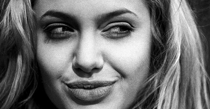 8 постыдных вещей, которые делает каждая девушка