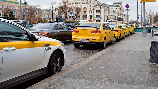 Самозанятые таксисты жалуются на условия работы