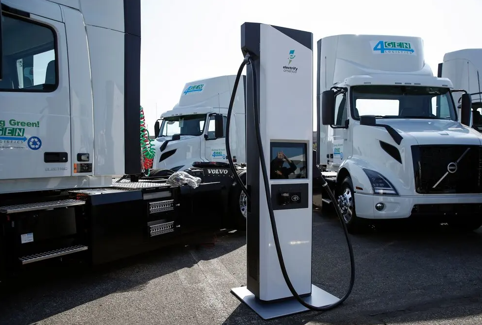 Калифорния потребует, чтобы половина всех тяжелых грузовиков, проданных к 2035 году, была электрической