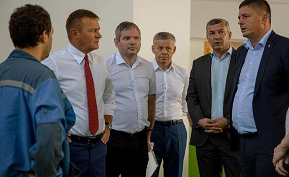 Губернатор Курской области объявил выговор своим заместителям Роману Денисову и Виктору Карамышеву