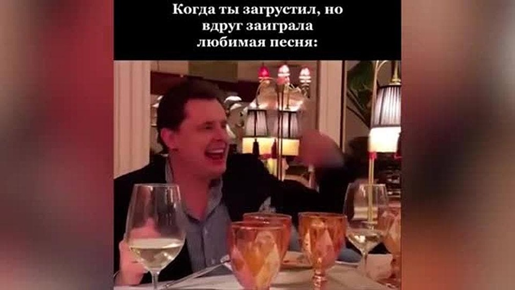 Пользователи начали вырезать кадры с ним из телепередач и вставлять его яркие цитаты.