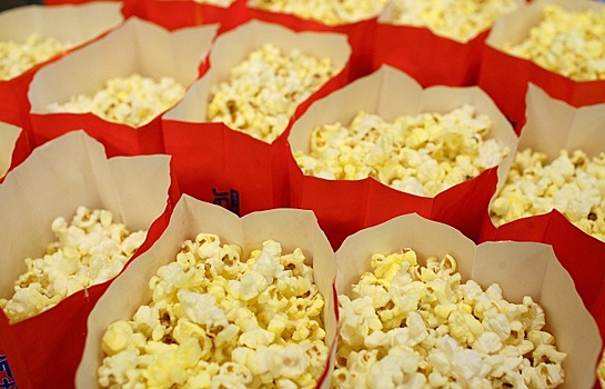 Кинотеатры рискуют остаться без попкорна из-за США