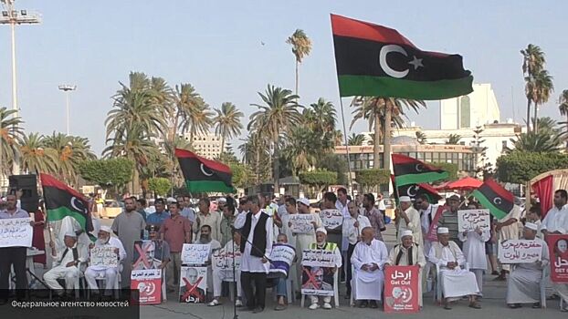 Жители Триполи продолжают устраивать митинги против режима ПНС