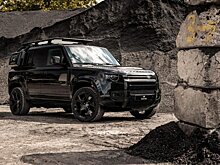 Ателье Heritage Customs поддержало лаконичный Land Rover Defender черным декором