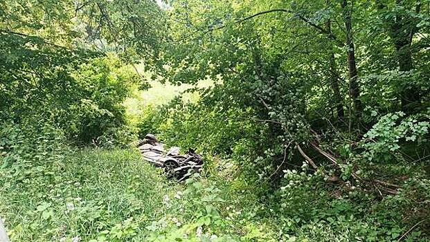 В Нестеровском районе машина вылетела с дороги и едва не угодила в болото, пострадали двое